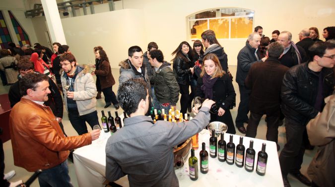 La asociacin de bodegas Provir presenta la aada en la plaza de Abastos de Logroo-5